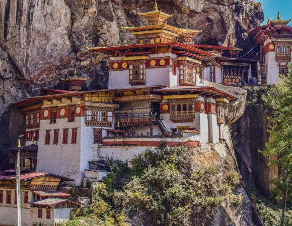 Bhutan tour packages - Luxury vacations and holidays