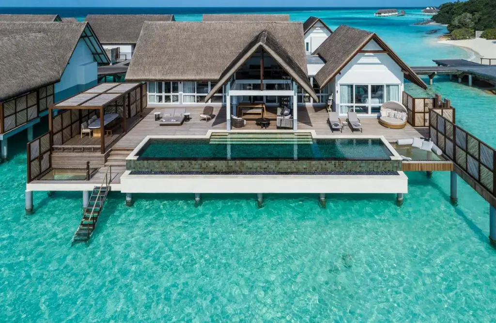 Four-Seasons-Resort-Maldives-5-star-Hotel-in-Maldives